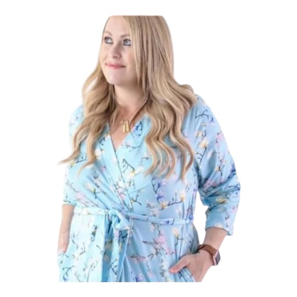 Cherry Blossom Soft Luxurious Women's Robe NWT by Kins and Kay - Picture 2 of 2